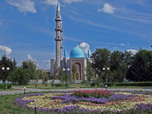 Kazakistan-Petropavlosk Ulu Camii rsmidir. Kamçatka Camii resmini bulmak mümkün olmadı. 